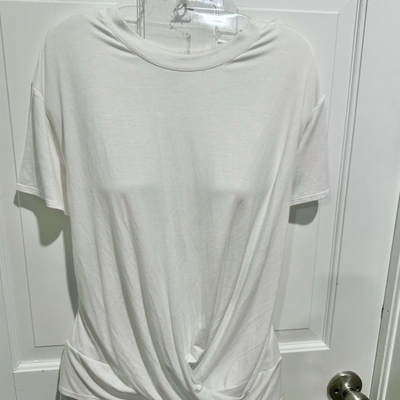 Eddie Bauer White twist front crew neck Women's Top - Picture 6 of 6